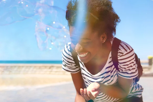 Joven afro mujer — Foto de Stock