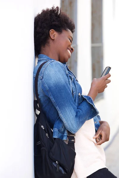 Jovencita sonriente —  Fotos de Stock