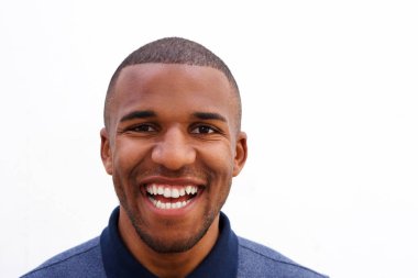 Beyaz arka planda siyah adam