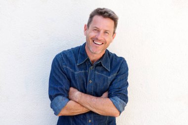 neşeli yaşlı adam  