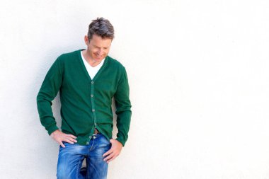 yakışıklı adam ayakta  