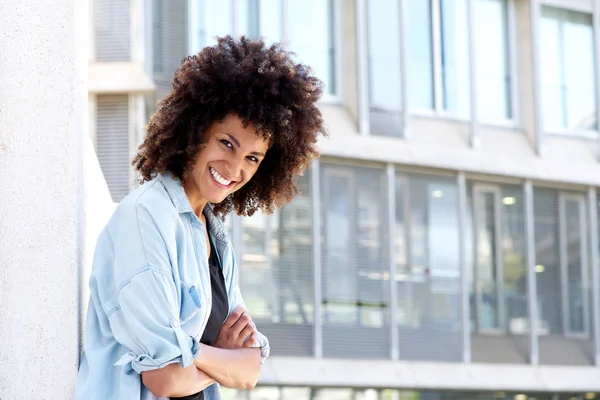 Happy woman standing outside — Stock Photo, Image