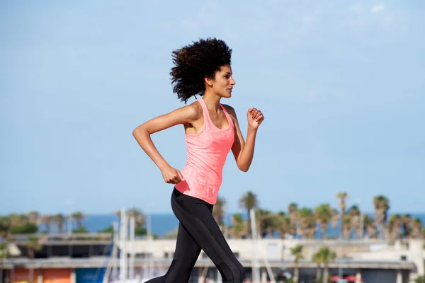 Female runner training outside — Stock Photo, Image