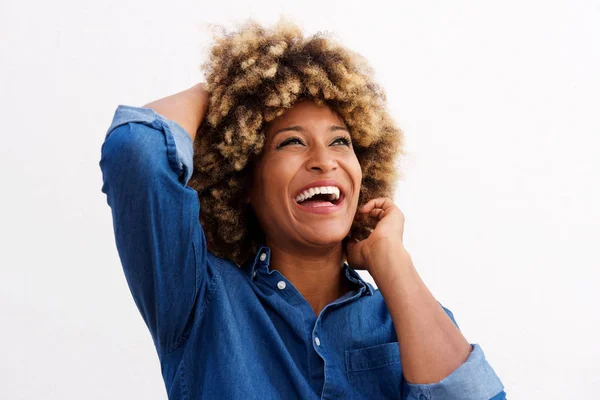 Jonge Afrikaanse vrouw lachen — Stockfoto
