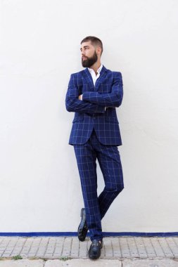  ciddi yakışıklı işadamı 