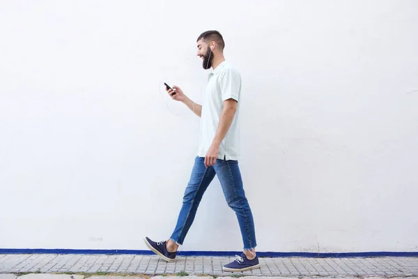 Mann in voller Länge zu Fuß — Stockfoto
