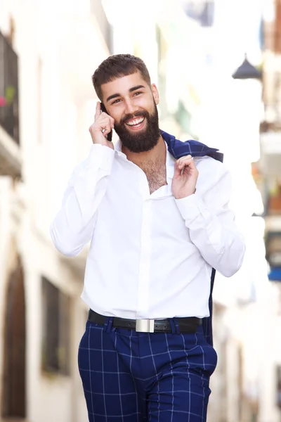 街で歩く幸せなビジネスマン — ストック写真
