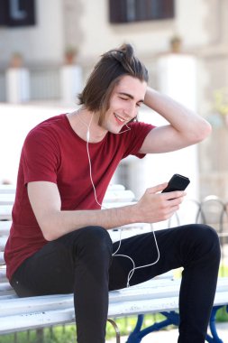 yakışıklı bir adam portresi 