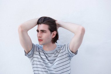 yakışıklı bir adam portresi 