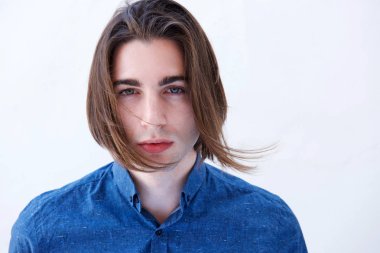  Yakışıklı genç adam. 