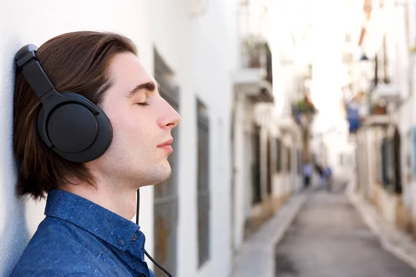 Primer plano hombre meditativo guapo — Foto de Stock