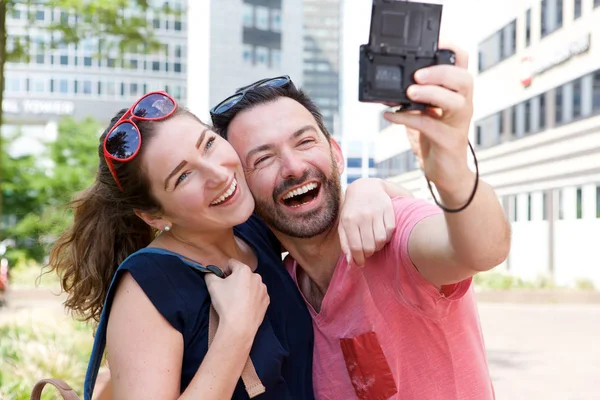 Laughing couple taking self portrait — Stock Photo, Image