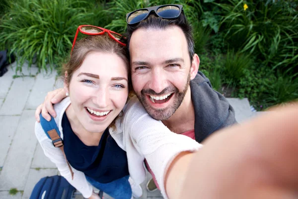 Selfie portrait of laughing couple — Stock Photo, Image