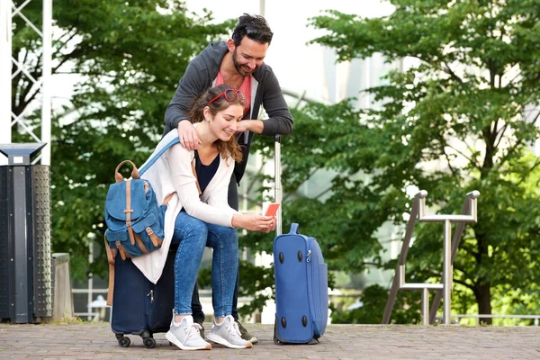 Gelukkig toeristische paar — Stockfoto