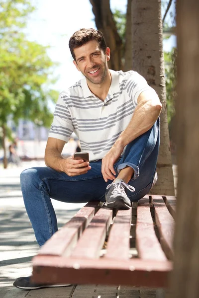 Schöner junger Mann — Stockfoto