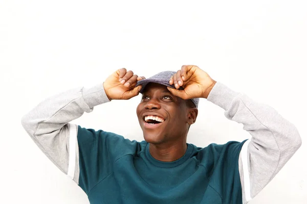 Крупный План Портрета Веселого Молодого Африканца Шапке Стоящего Белом Фоне — стоковое фото