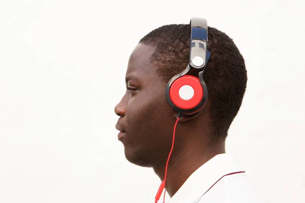 Fechar Retrato Lado Jovem Negro Ouvir Música Com Fones Ouvido — Fotografia de Stock