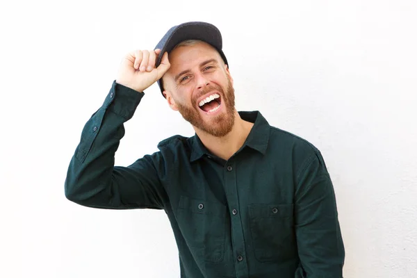Porträtt Lycklig Man Med Hatt Skrattar Mot Isolerade Vit Bakgrund — Stockfoto