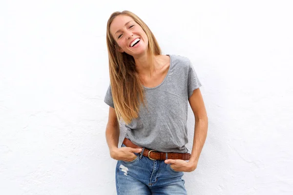 Προσωπογραφία Γυναίκας Αυτοπεποίθηση Νεαρός Γελώντας Ενάντια Λευκό Φόντο — Φωτογραφία Αρχείου