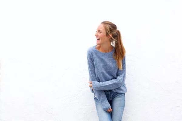 Retrato Una Hermosa Joven Riendo Sobre Fondo Blanco Aislado —  Fotos de Stock