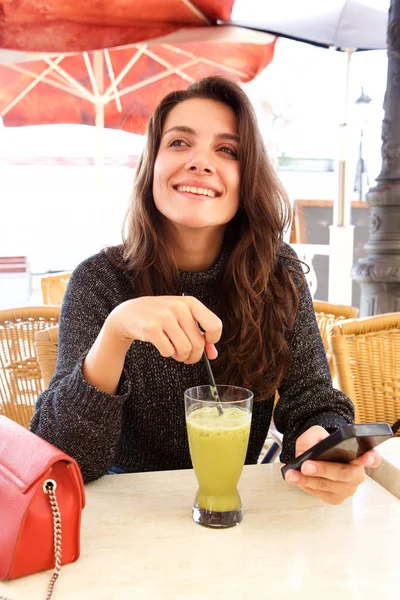 Ritratto Donna Felice Caffè All Aperto Con Succo Sano Con — Foto Stock