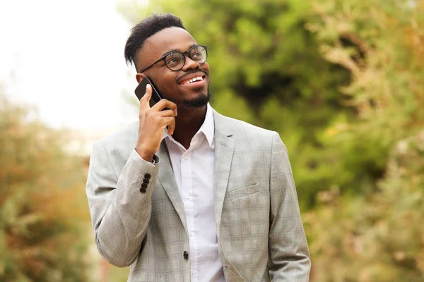 Portrait African American Businessman Walking Talking Mobile Phone — Stock Photo, Image