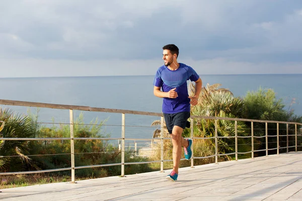 Retrato Cuerpo Entero Del Joven Sano Corriendo Afuera Con Auriculares —  Fotos de Stock