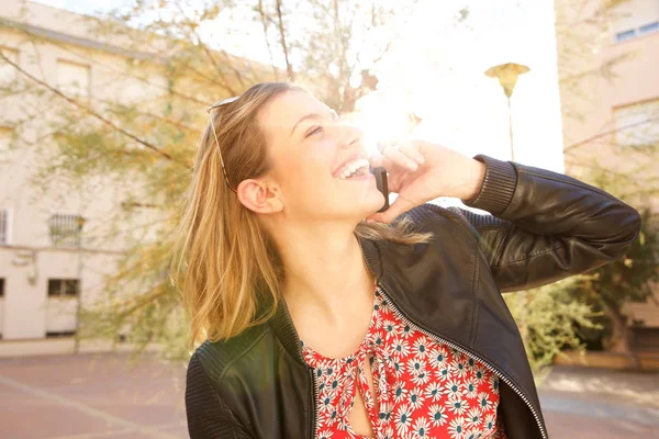 Portrait Young Woman Laughing Talking Smartphone Outdoors — Stock Photo, Image