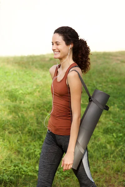 Portrait Young Woman Smiling Yoga Mat Walking Park — Stock Photo, Image