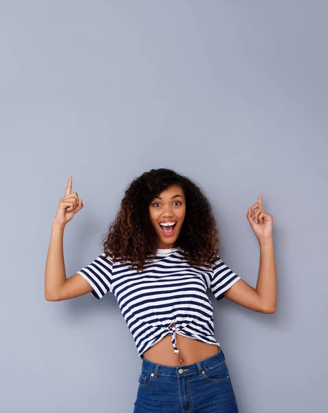 Portrait Cool Young Black Woman Pointing — Stock Photo, Image