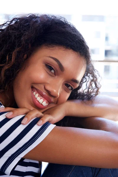 Close Portrait Happy Young Black Beautiful Woman Smiling — Stock Photo, Image