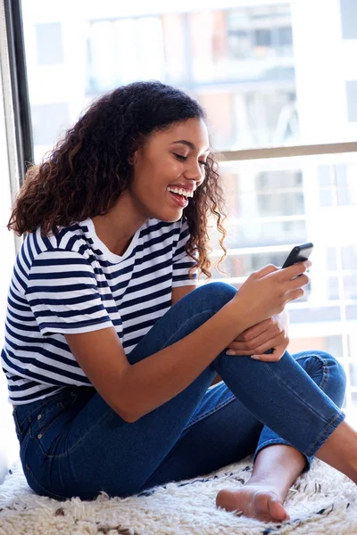 Portrait Cheerful Young African American Woman Smiling Cellphone — Stock Photo, Image