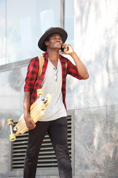 Ritratto Elegante Uomo Africano Cappello Che Parla Cellulare — Foto Stock