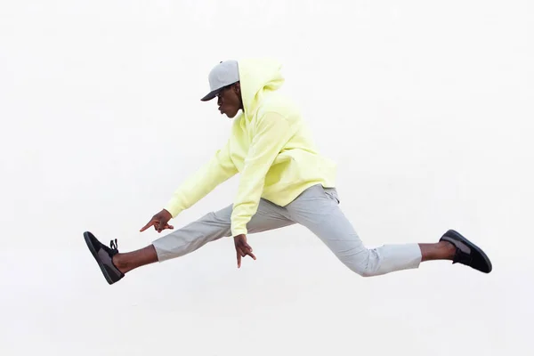 Retrato Joven Bailarín Africano Con Pierna Partida Aire Sobre Fondo —  Fotos de Stock