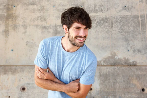 Portret Van Knappe Jonge Man Met Baard Lachen — Stockfoto