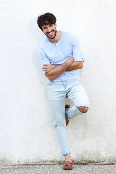 Full Body Portrait Smiling Male Fashion Model Leaning White Wall — Stock Photo, Image