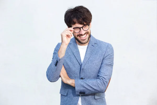 Retrato Hombre Negocios Feliz Con Gafas Pie Sobre Fondo Blanco — Foto de Stock