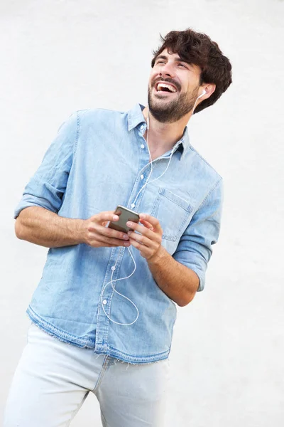 Πορτρέτο Της Ευτυχισμένος Άνθρωπος Ακούτε Μουσική Κινητό Τηλέφωνο Και Ακουστικά — Φωτογραφία Αρχείου