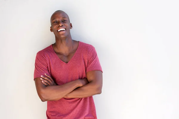 Retrato Joven Negro Feliz Sonriendo Contra Pared Blanca —  Fotos de Stock