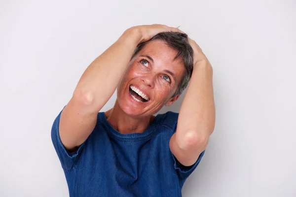 Retrato Mulher Mais Velha Feliz Rindo Com Mão Atrás Cabeça — Fotografia de Stock