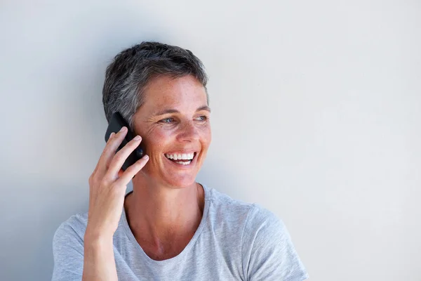 Primer Plano Retrato Hermosa Mujer Mediana Edad Sonriendo Hablando Teléfono — Foto de Stock
