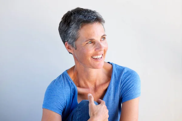 Gros Plan Portrait Belle Femme Âgée Souriant Détournant Les Yeux — Photo