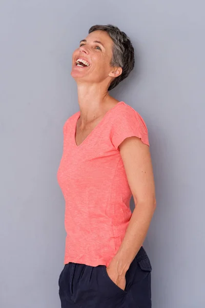 Retrato Mulher Mais Velha Atraente Rindo Olhando Para Cima — Fotografia de Stock