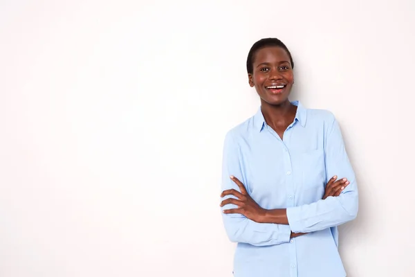 Retrato Una Atractiva Mujer Africana Pie Con Los Brazos Cruzados —  Fotos de Stock