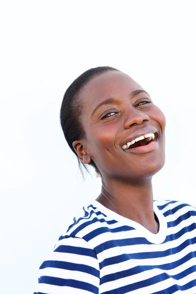 Close Retrato Mulher Negra Africana Alegre Rindo Por Parede Branca — Fotografia de Stock