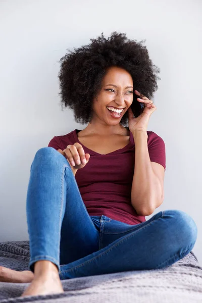Portrait Happy Young African Woman Relaxing Talking Mobile Phone — Stock Photo, Image