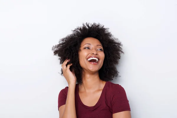 Close Retrato Alegre Jovem Mulher Negra Olhando Para Longe Rindo — Fotografia de Stock