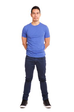 Tam vücut yakışıklı Asya adam ellerinde beyaz arka plan ile ayakta portresi