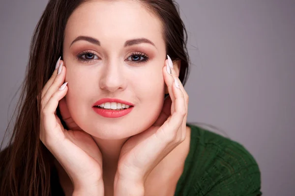 Portret Van Aantrekkelijke Jonge Vrouw Gezicht Close — Stockfoto