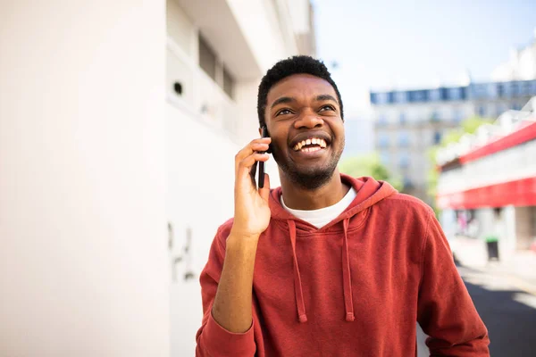 Portrait Smiling African American Man Talking Cellphone — Stockfoto
